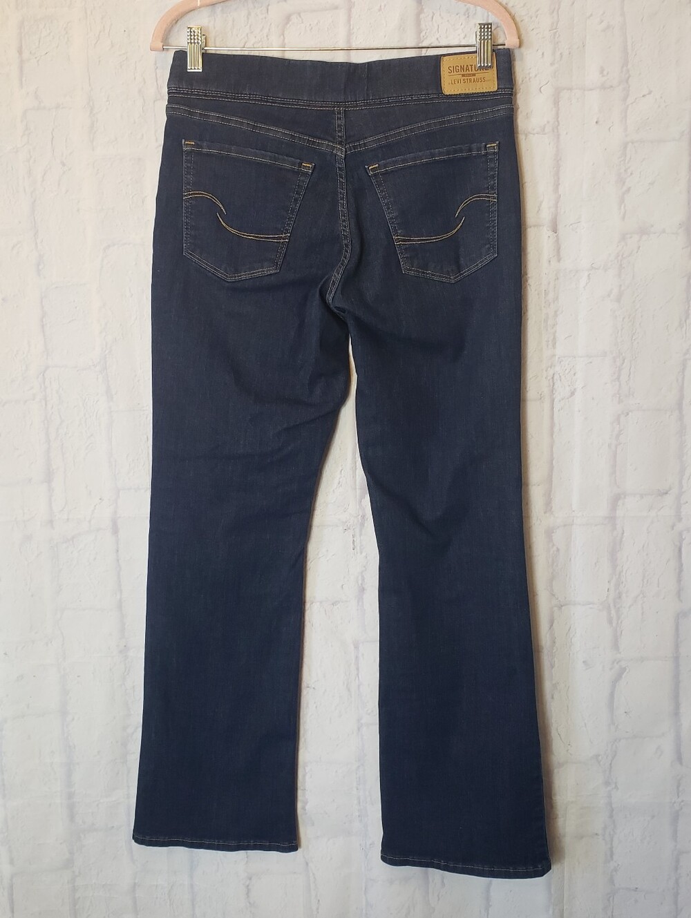 SIGNATURE LEVI STRAUSS Totally Shaping Pull-On Bootcut Jeans 8P